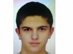 Голубоглазый подросток с шишкой на правой ладони исчез в Ростовской области