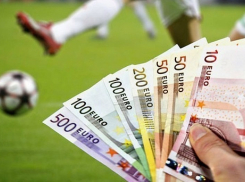 Директор футбольного клуба в Таганроге за счет соревнований разбогател на полтора миллиона рублей 