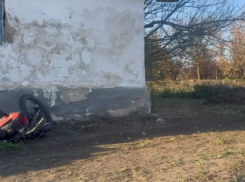 16-летний подросток погиб после столкновения питбайка со стеной дома в Ростовской области