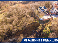 «Осталось пару метров до наших ворот»: ростовчанин показал последствия жуткого оползня в Ростове