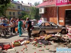 В Ростове женщина-водитель на «Дэу» протаранила палатку с овощами и магазин. ФОТО