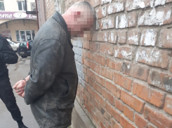 Дома у двух ростовчан нашли наркотики и оружие