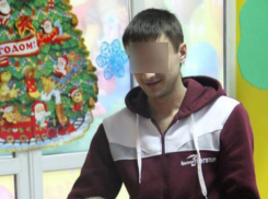 Лихач протаранил ворота полиции в Таганроге и машину сотрудника 