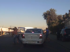 В Ростове мужчина избил таксиста за нарушения ПДД