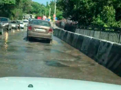 В Ростове, второй раз за неделю, под воду ушел мост на Зоологической: ВИДЕО