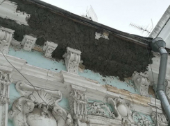 За что нужно оторвать руки реставраторам показал блогер Варламов в Ростове