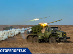 Залпы гаубиц и рев «Градов»: на полигоне под Ростовом артиллеристы уничтожили колонну противника
