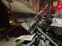 В Таганроге водитель «десятки» влетел в кафе