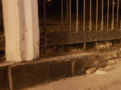 Страшное обрушение стены в центральном парке Ростова возмущенные жители сняли на фото