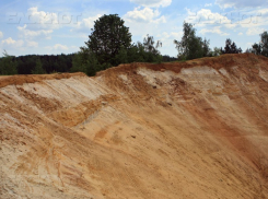 Девятилетний мальчик погиб под грудой песка в Обливском районе 