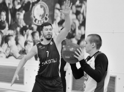 В Ростове во время баскетбольного матча скончался игрок Игорь Рогов