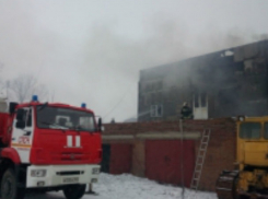 Объятый пламенем склад почти три часа полыхал под Ростовом