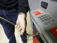 Пытавшегося взломать банкомат в Саратове ростовчанина спустя три дня поймали на грабеже