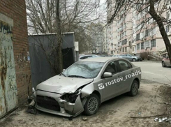 Подозрительная иномарка после ДТП разволновала жителей Ростова