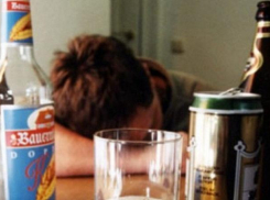 В Аксайском районе насильник приучал своих детей к выпивке