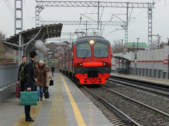 Опасно бесхозная сумка вызвала переполох в электричке «Ростов-Таганрог»