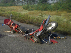 Двое молодых байкеров погибли в лобовом ДТП с «Явой» и мопедом в хуторе Ростовской области