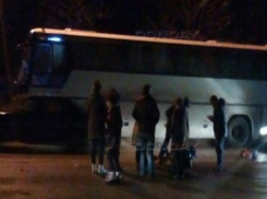Вышедшего из автобуса в неположенном месте мужчину сбила машина в Ростовской области 