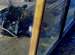 Мужчина умер на автобусной остановке на глазах у десятков пассажиров в Ростове