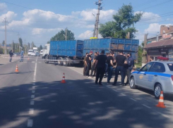 В Ростовской области водитель грузовика насмерть сбил 77-летнюю пенсионерку