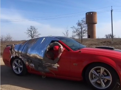 Ростовского каскадера приклеили скотчем к борту гоночного автомобиля