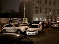 Столкновение иномарок в центре Ростова затруднило движение транспорта