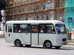 «Резкая» маршрутка с неработающим валидатором и вытекающей соляркой напугала ростовчан 