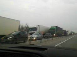 Новая схема движения вызвала огромную «пятничную» пробку на въезде в Ростов 