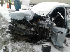 Двое молодых мужчин и 17-летний парень погибли в жутком лобовом ДТП на трассе Ростовской области