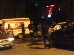 Пять женщин и водитель-лихач пострадали в массовом ДТП на перекрестке в Ростове