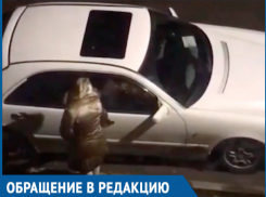 Посох Деда Мороза искала по машинам странная женщина на Военведе