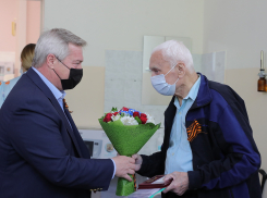 Губернатор Ростовской области вручил медали ветеранам Великой Отечественной войны