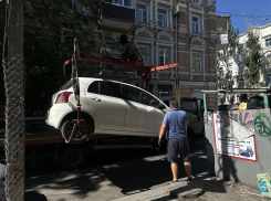 «Дорогу мусоровозу»: в Ростове начали борьбу с запаркованными контейнерными площадками