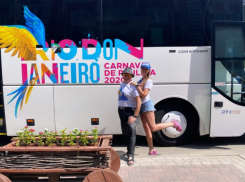 Супруги Дибровы катаются по Ростову на белом лимузине