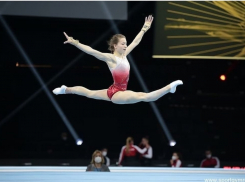 Ростовская гимнастка завоевала золото Олимпиады в Токио, несмотря на падение с бревна