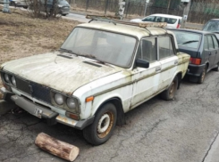 Юного ростовчанина с подельником поймали за кражу колеса с чужой машины в Петербурге