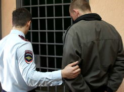 Насмерть сбившего мужчину и сбежавшего с места ДТП водителя иномарки схватили в Ростовской области