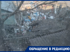 «Кинут окурок и нам конец»: ростовчанка пожаловалась на свалку, которую устроили в своем дворе соседи