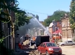 «Фонтанирующие от счастья» трубы горожане сняли на видео в Ростове