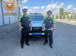 Сотрудники ДПС Ростова спасли мужчину, выпившего химический раствор