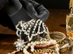 Рецидивист из Ростовской области оставил без драгоценностей даму в Подмосковье  