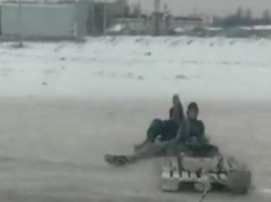 Безумный дрифт на «суперсанях» по рынку Ростова рассмешил горожан и попал на видео