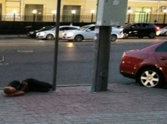 Смелый, дерзкий и свободный бунтарь захрапел рядом с полицией в Ростове
