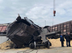 Загруженный зерном локомотив-призрак сошел с рельсов в Ростове