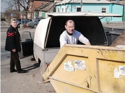 В Ростове сотрудники экоконтроля предотвратили выброс ртутной лампы в контейнер для мусора 