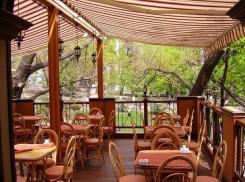 Разрешить работать уличным кафе круглый год из-за изменения климата предложили депутаты в Ростове