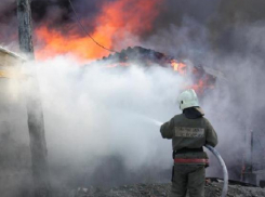 В Ростове в пожаре на улице М. Горького погиб мужчина, еще один пострадавший госпитализирован