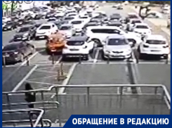 Ростовчанка ищет неизвестных, ударивших ее машину на парковке и скрывшихся с места ДТП