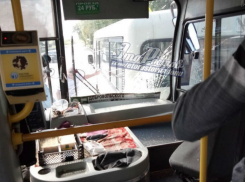 Гонка двух лихих водителей маршруток закончилась аварией в Ростове