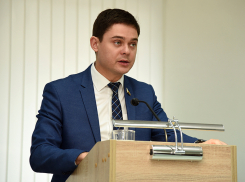 Любитель крепких словечек ростовский депутат-единоросс Косачев выживает на 9700 рублей в день